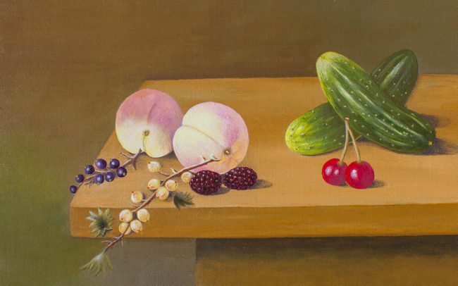 Fruit en komkommer op tafel